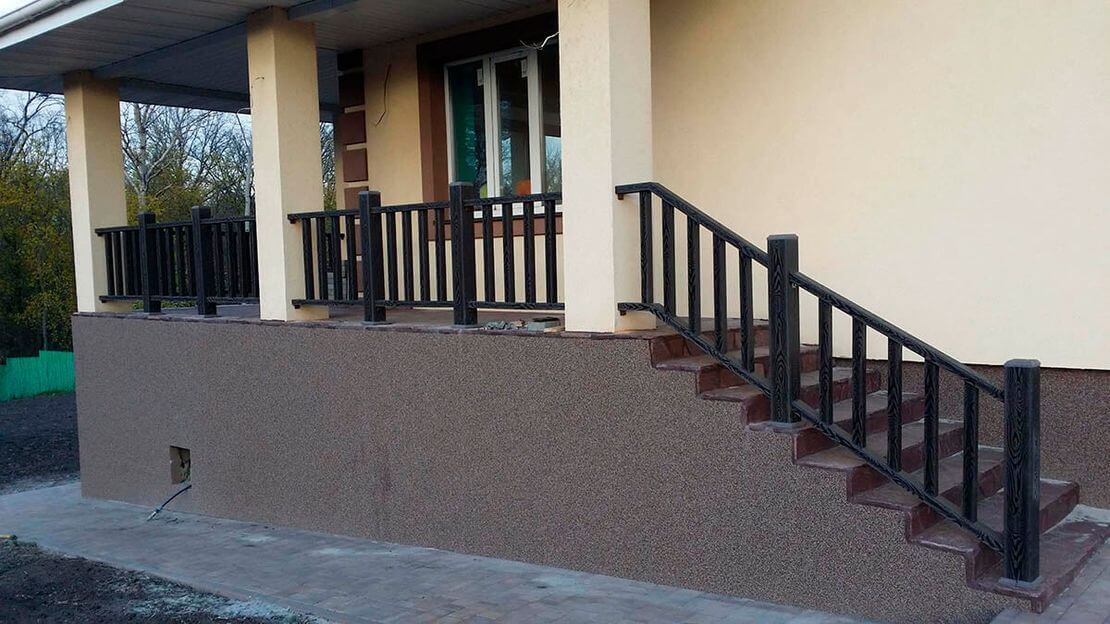 Ограждение лестницы из ДПК